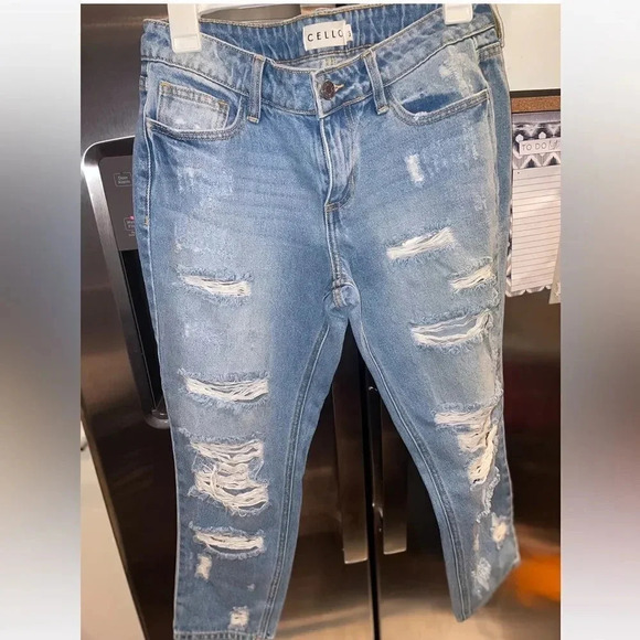 CELLO  MID RISE DISTRESSED LIGHT DENIM BOYFRIEND JEANS SIZE 3/25 - Picture 3 of 11
